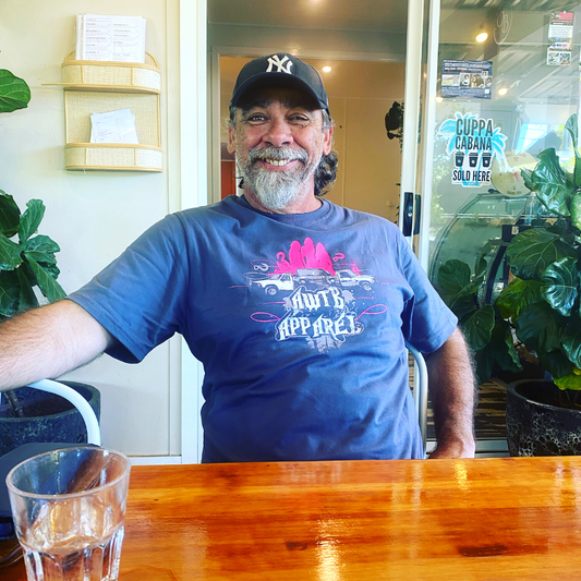 AWTB Winch Truck 4x4 men’s grey t-shirt – front print with truck and ladies logo